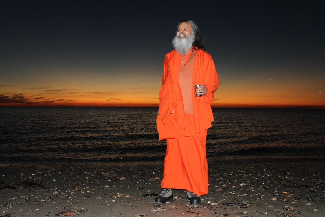 Satsangs_at_the_sunset_in_Adelaide_with_our_Gureudev_1_Small