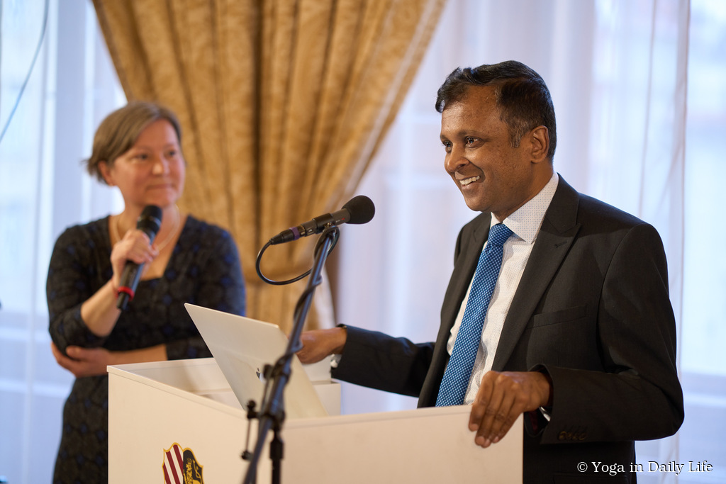 H.E. Hemant Kotalwar, Ambassador of India, remembers meetings with Vishwagurji in Strilky Ashram