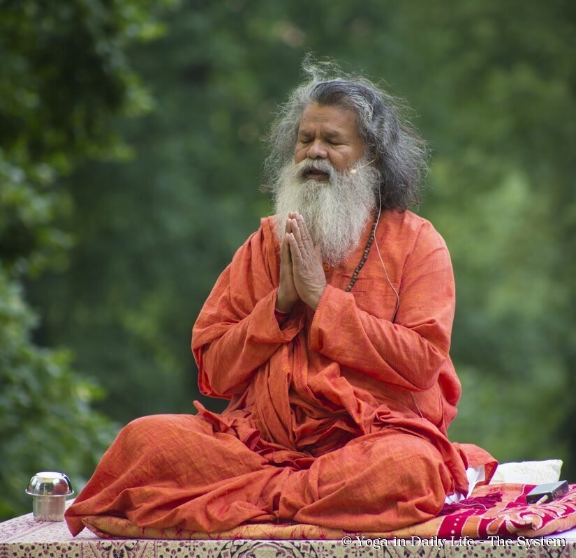 4.1. vishwaguruji chanting mantra strilky wm